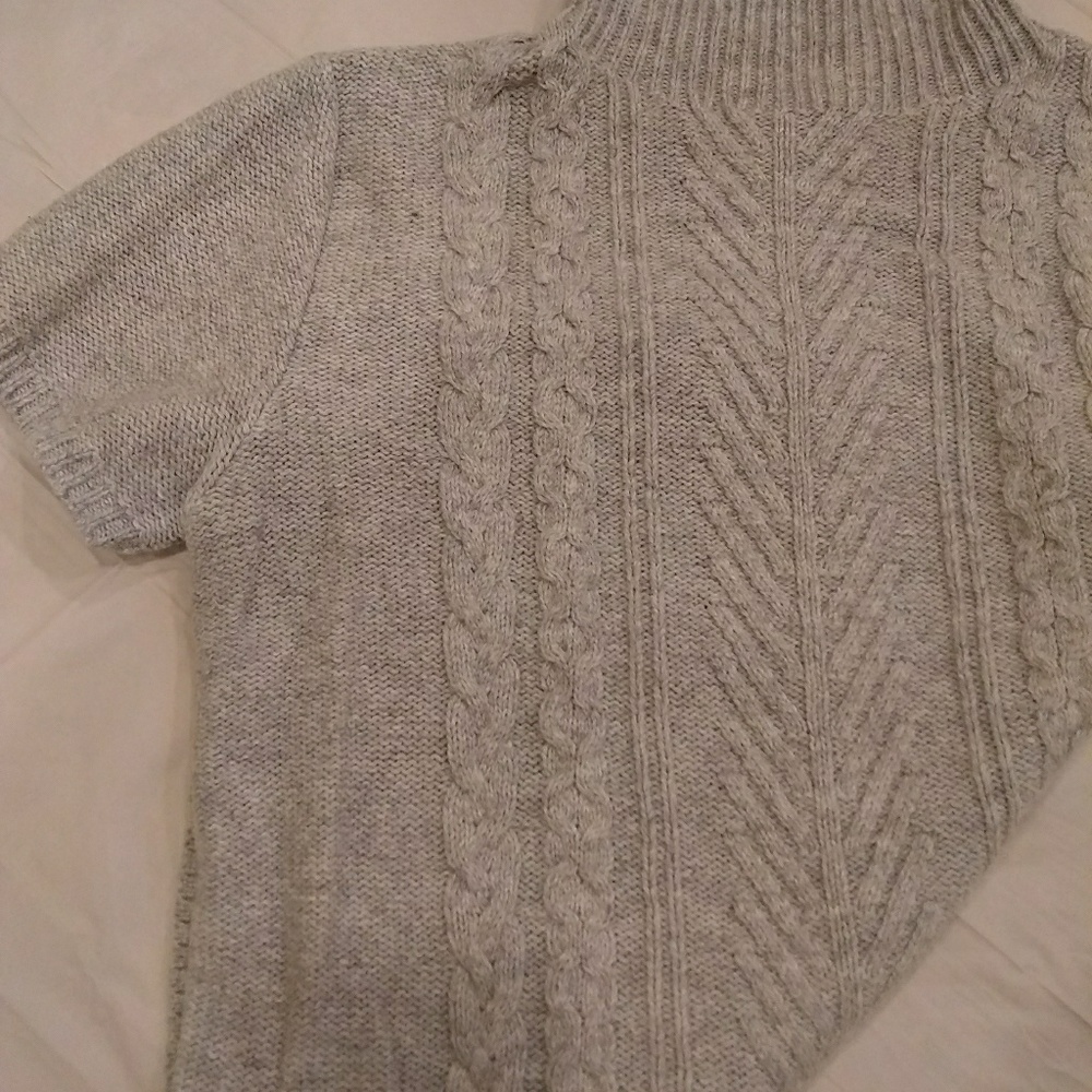 Gap gray short sleeve sweater